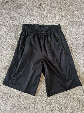 Men’s Nike Black Basketball Shorts Size Small 11” Inseam